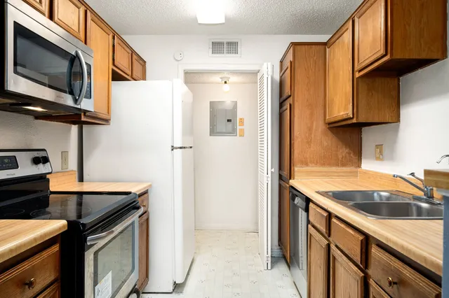 $125,000 | 8359 Sands Point Drive, Unit 218, Houston, TX 77036