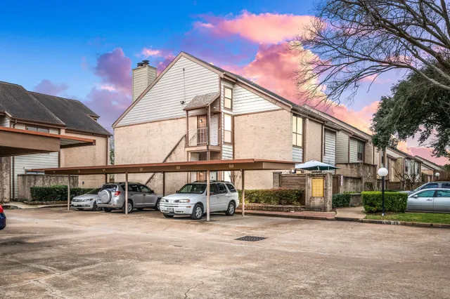$125,000 | 8359 Sands Point Drive, Unit 218, Houston, TX 77036