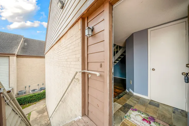 $125,000 | 8359 Sands Point Drive, Unit 218, Houston, TX 77036