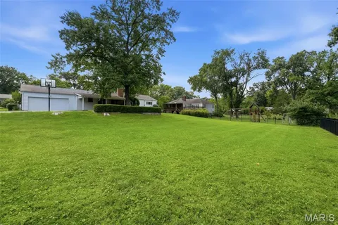 $679,000 | 2007 Firethorn Drive, St. Louis, MO 63131