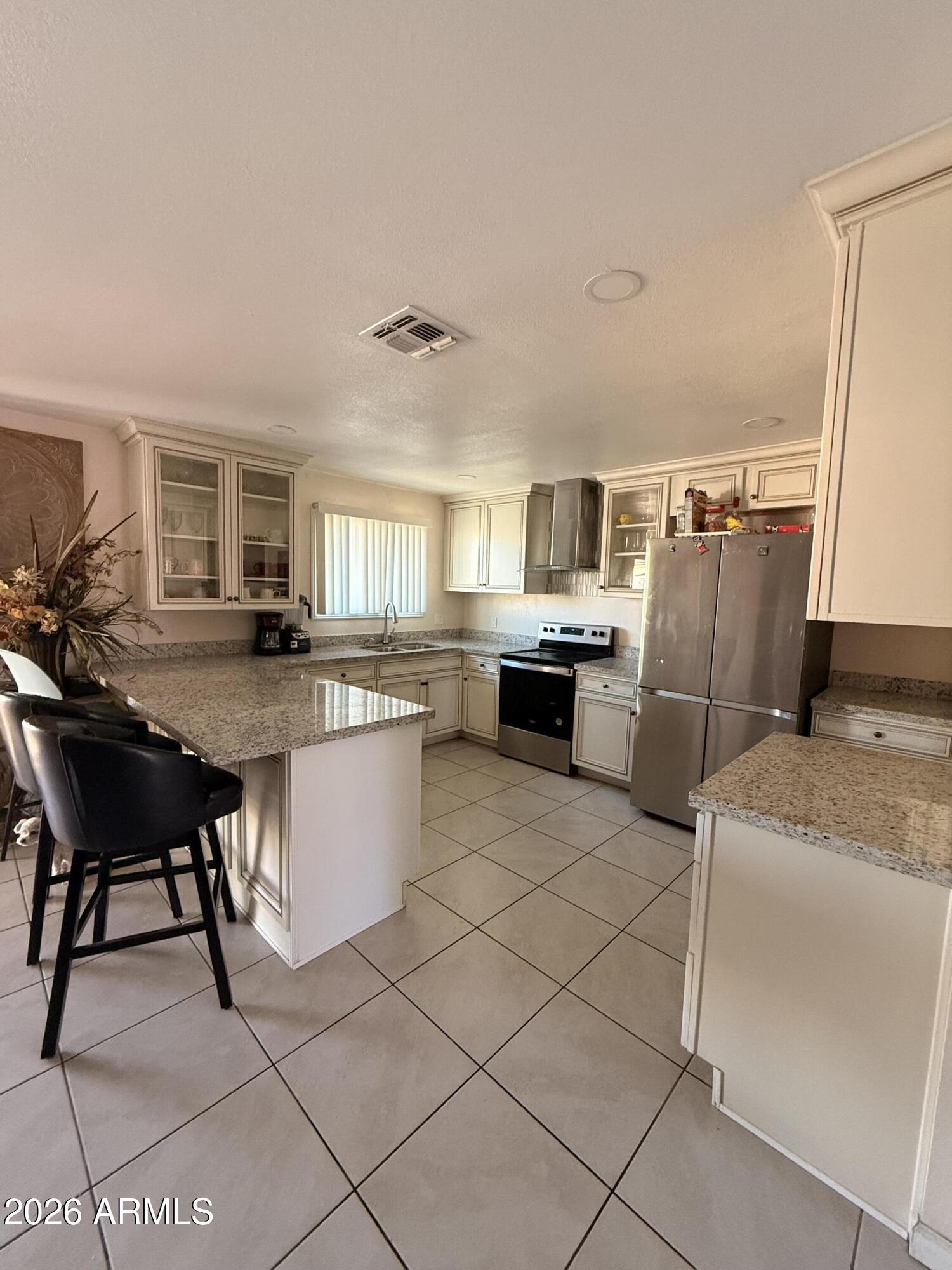 8219 West Piccadilly Road Phoenix, AZ 85033 - Photo 5 of 37 IMG_5262