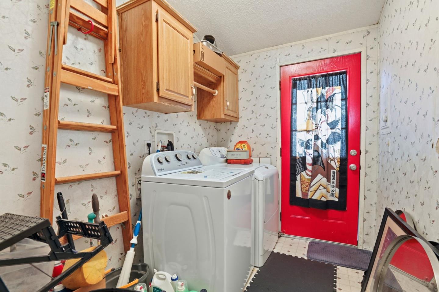 20 Russell Road, Unit 8 Salinas, CA 93906 - Photo 22 of 38 a utility room with dryer and washer