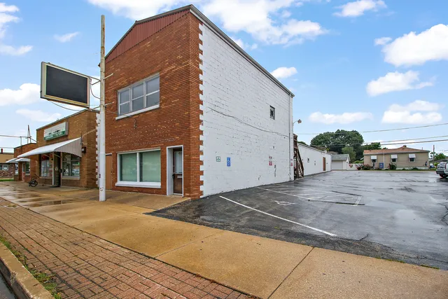 $179,900 | 253 West Broadway Street, Bradley, IL 60915