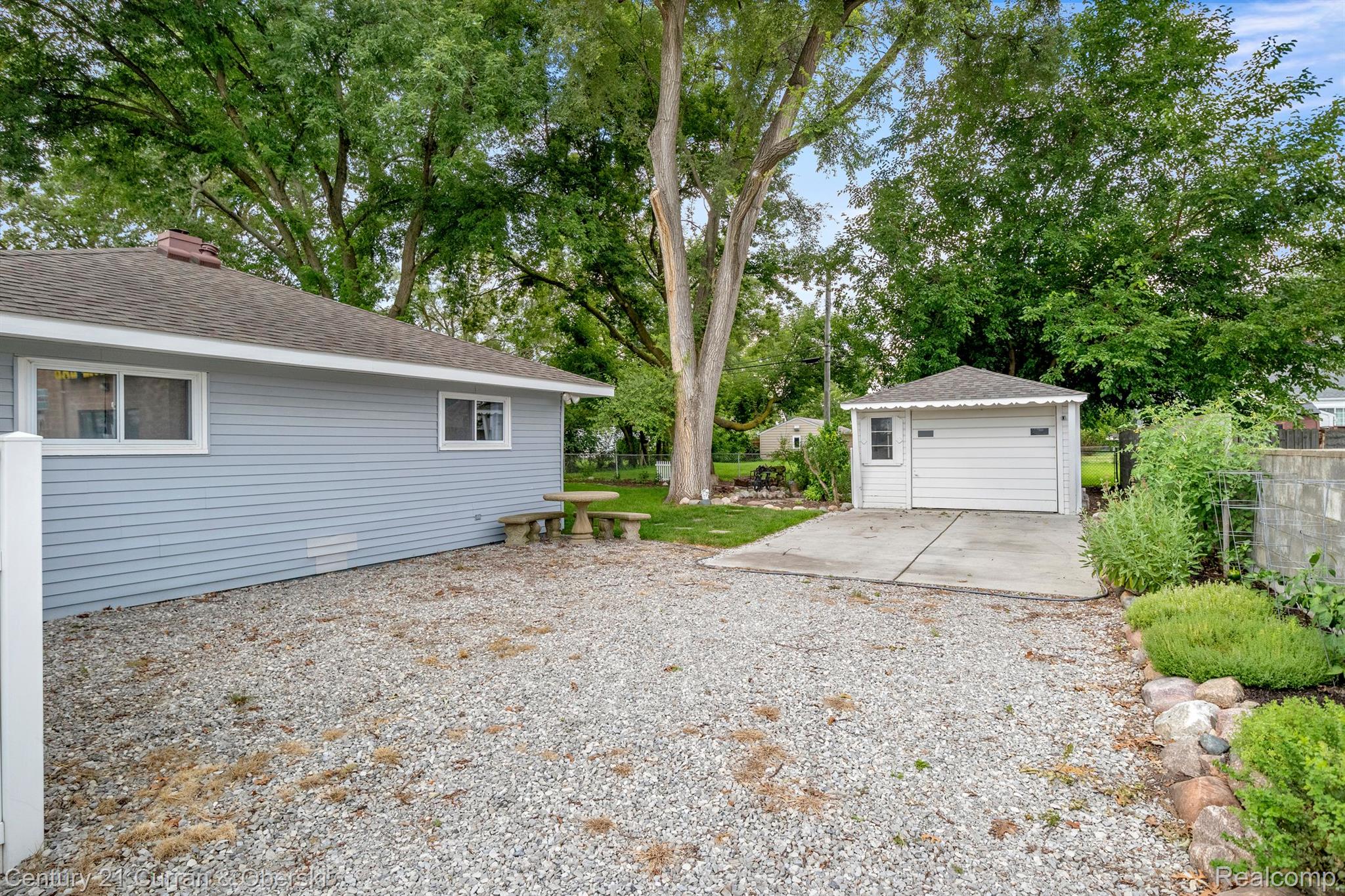 1733 Inkster Road Garden City, MI 48135 - Photo 20 of 31 Driveway