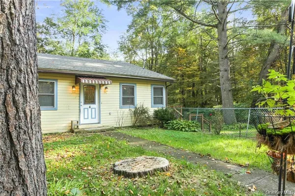 $2,000 | 4 1st Street, Godeffroy, NY 12729