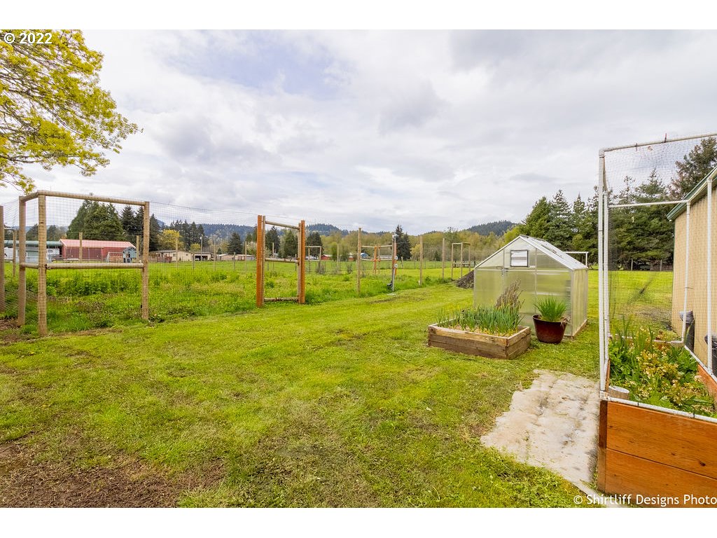 78566 Cedar Park Road Cottage Grove, OR 97424 - Photo 24 of 32 a view of a garden