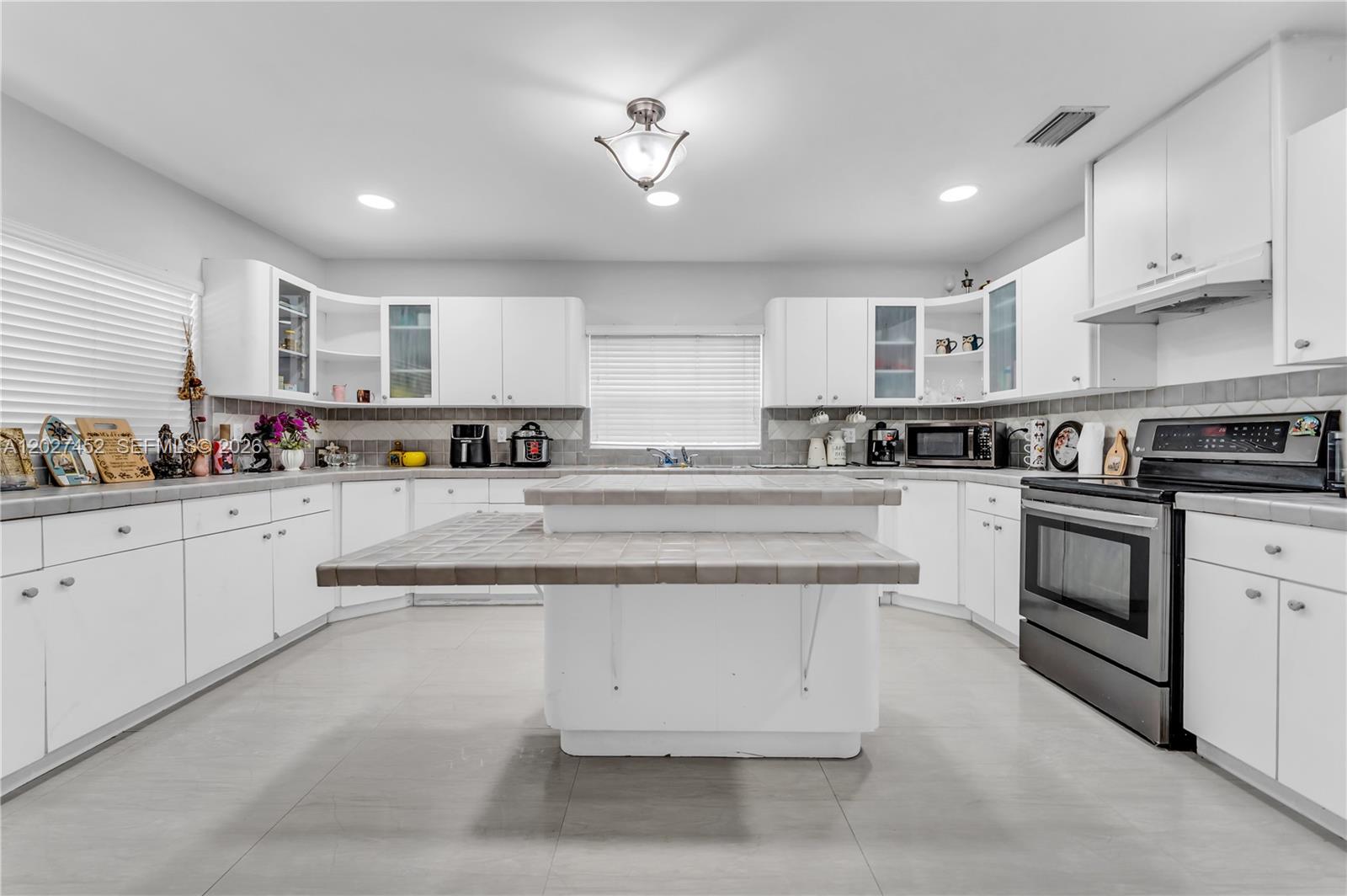6284 Southwest 26th Street Miami, FL 33155 - Photo 13 of 74
