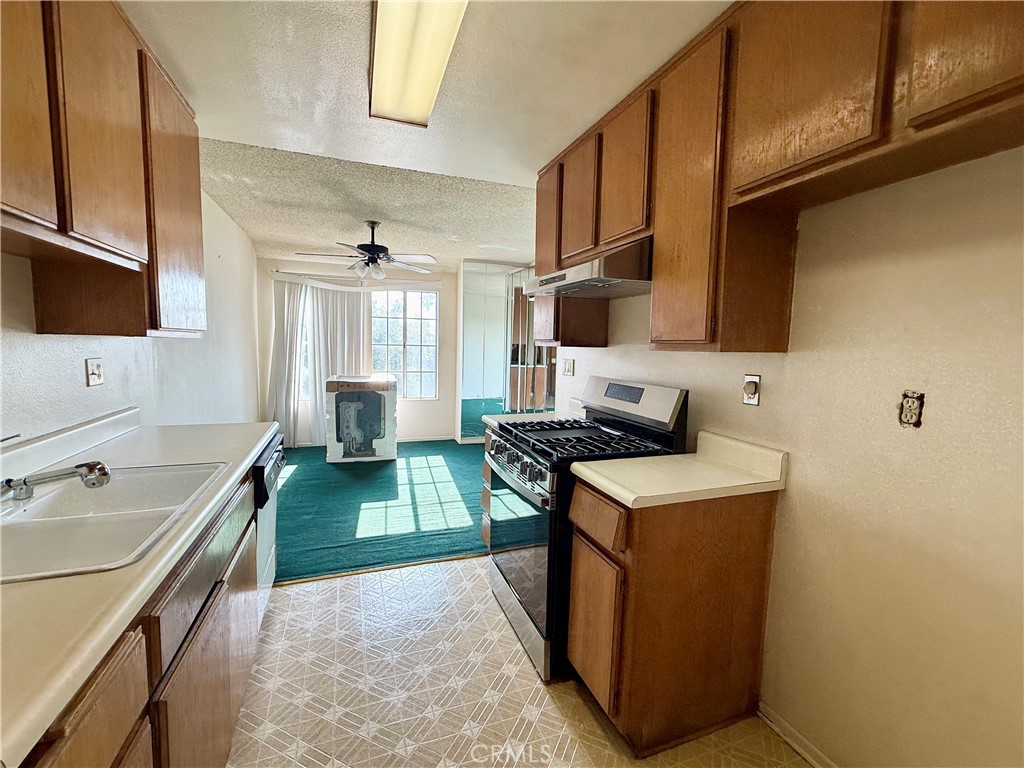 1566 Pine Avenue, Unit 202A Long Beach, CA 90813 - Photo 3 of 14