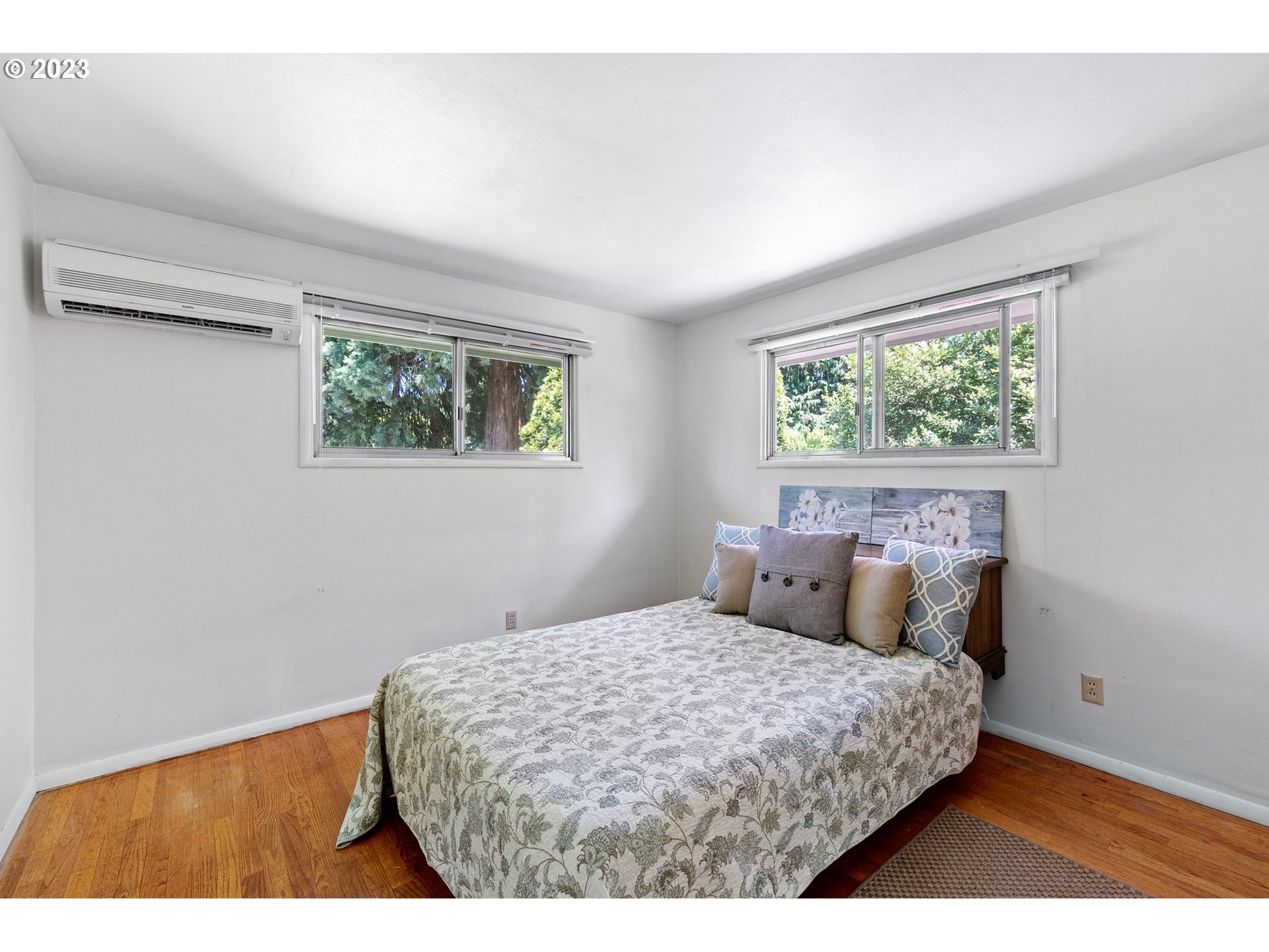 2899 Wayside Loop Springfield, OR 97477 - Photo 25 of 31 a bedroom with a large bed and a window