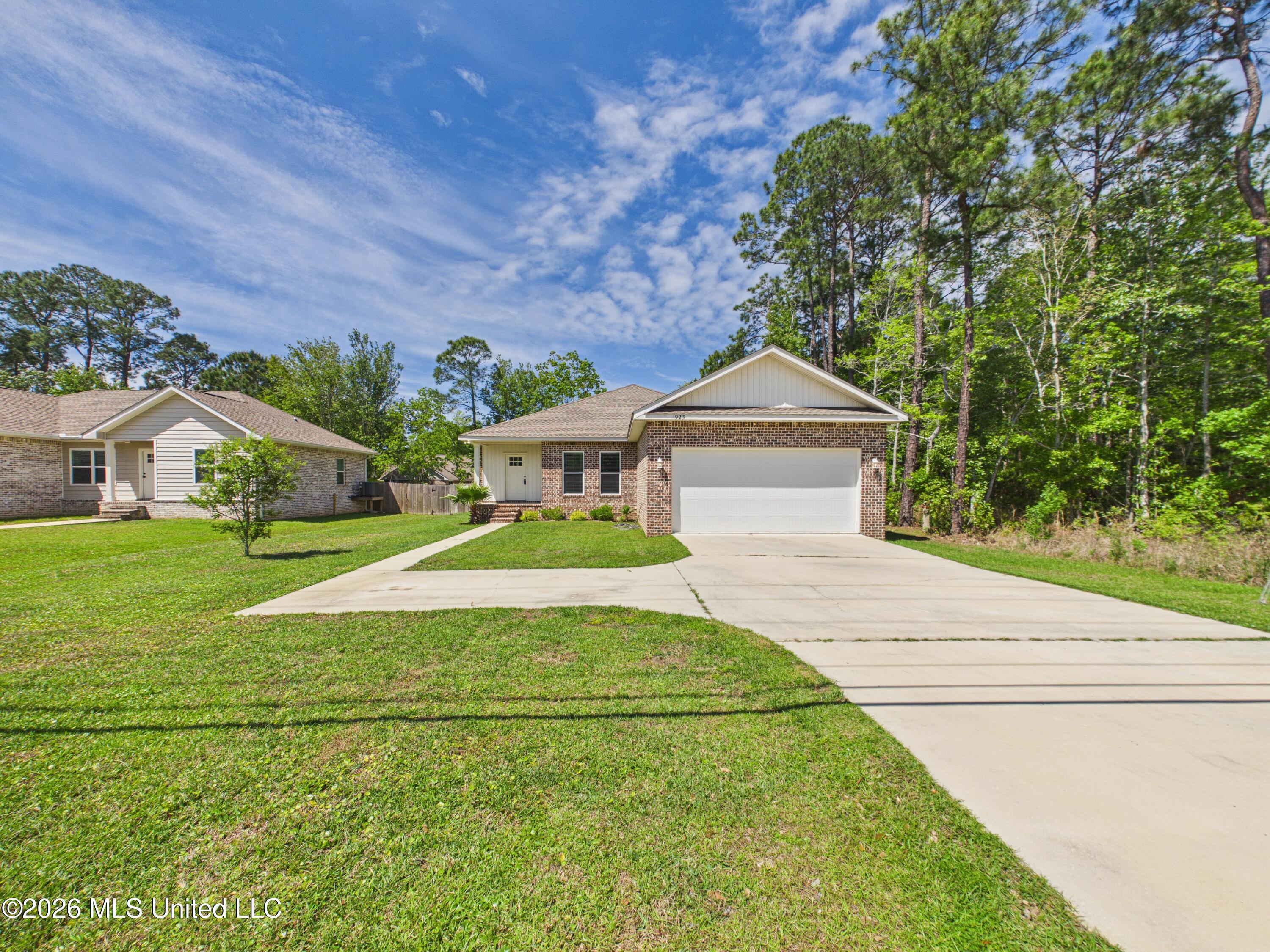 1925 Beachview Drive Ocean Springs, MS 39564 - Photo 2 of 33 CAM04449G0-PR0037-STILL003