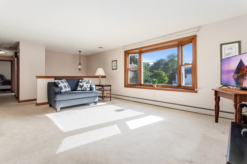 9 Hemlock Road Reading, MA 01867 - Photo 4 of 42 Gallery Image 4