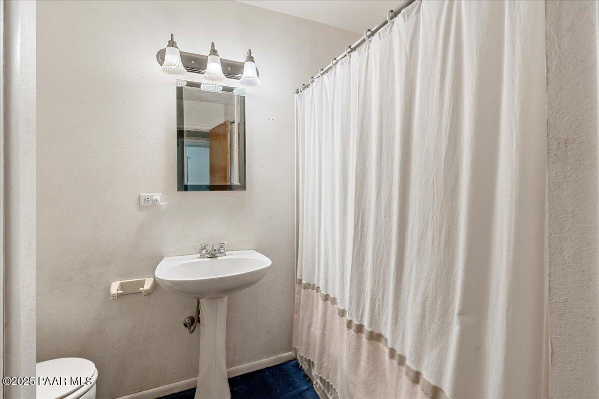 2009 Estrella Road Prescott, AZ 86305 - Photo 13 of 19 11-Bathroom