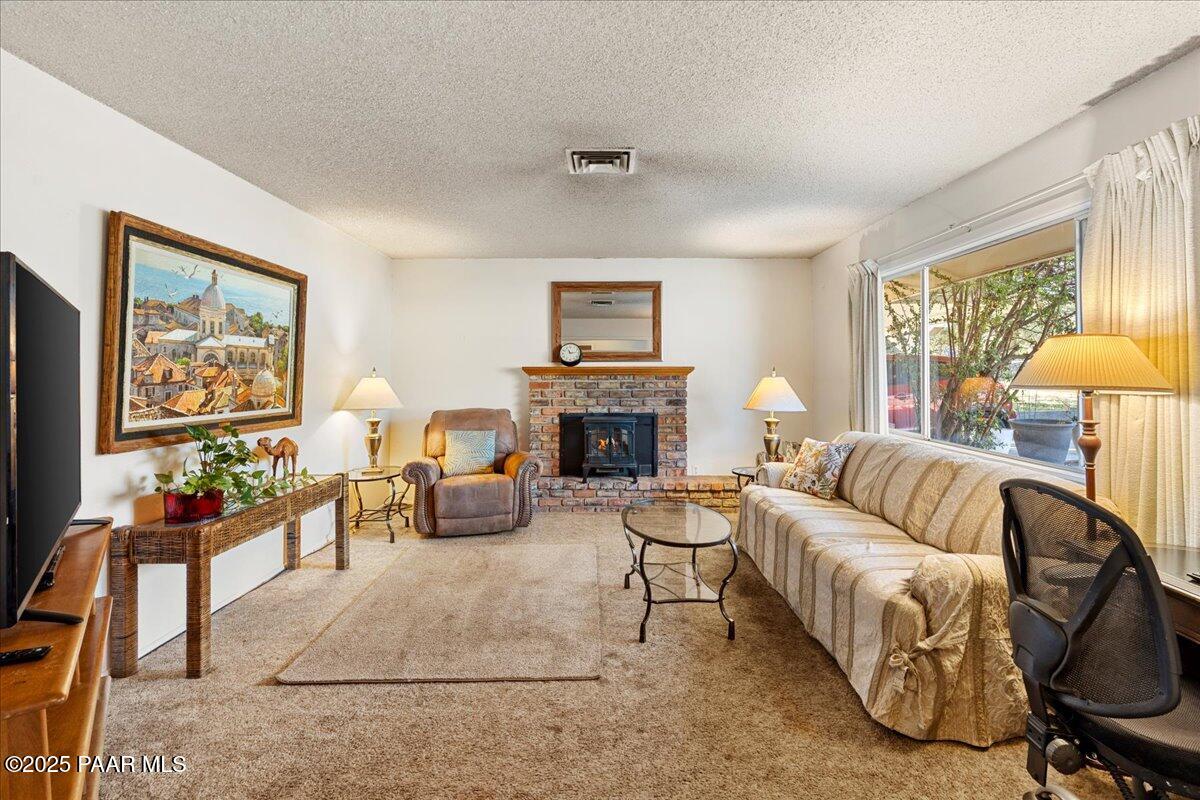 2009 Estrella Road Prescott, AZ 86305 - Photo 4 of 19 04-Living Room