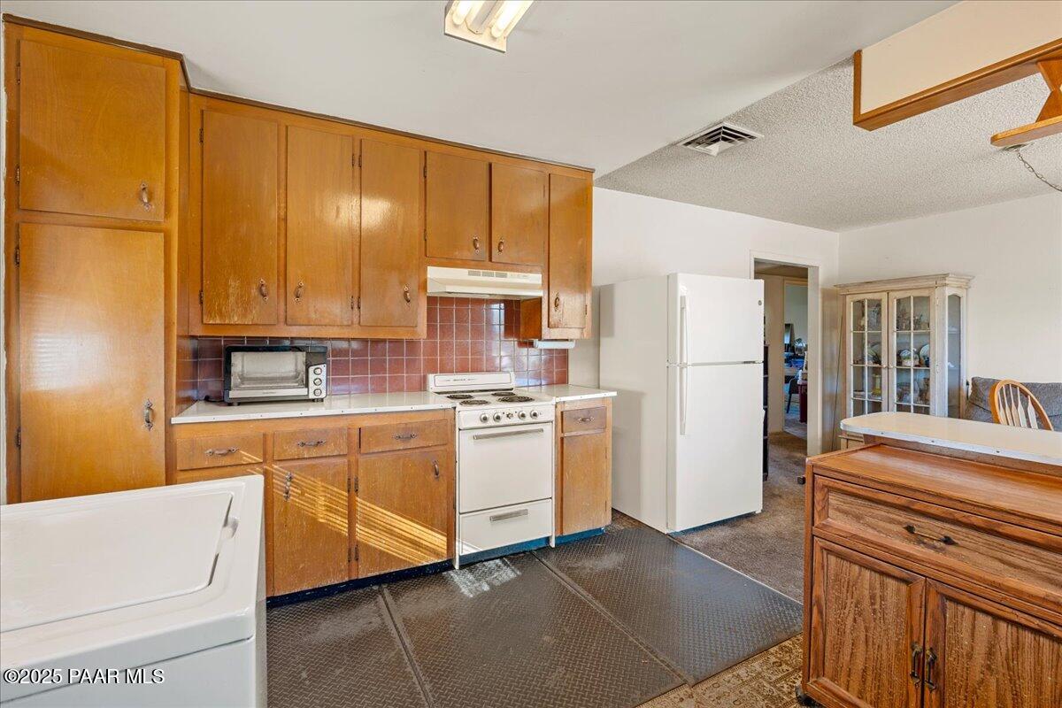 2009 Estrella Road Prescott, AZ 86305 - Photo 8 of 19 09-Kitchen