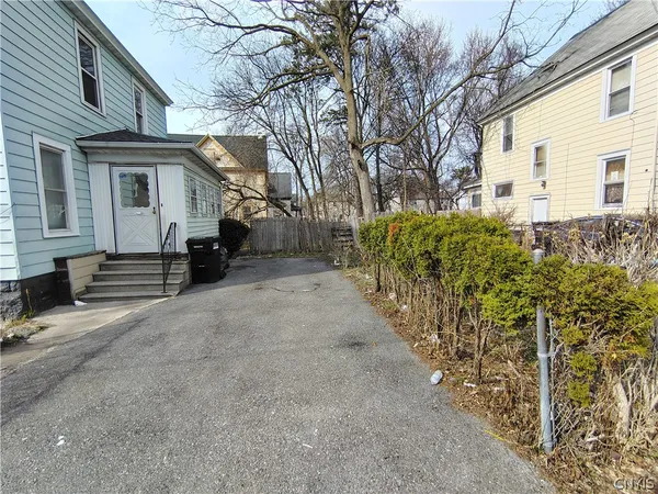 $2,300 | 2331 Midland Avenue, Syracuse, NY 13205
