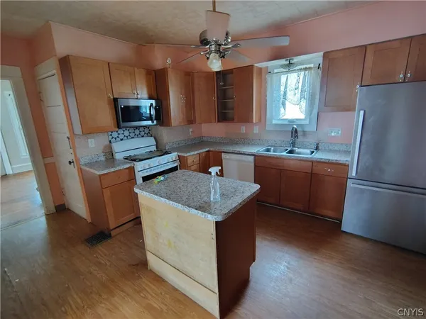 $2,300 | 2331 Midland Avenue, Syracuse, NY 13205
