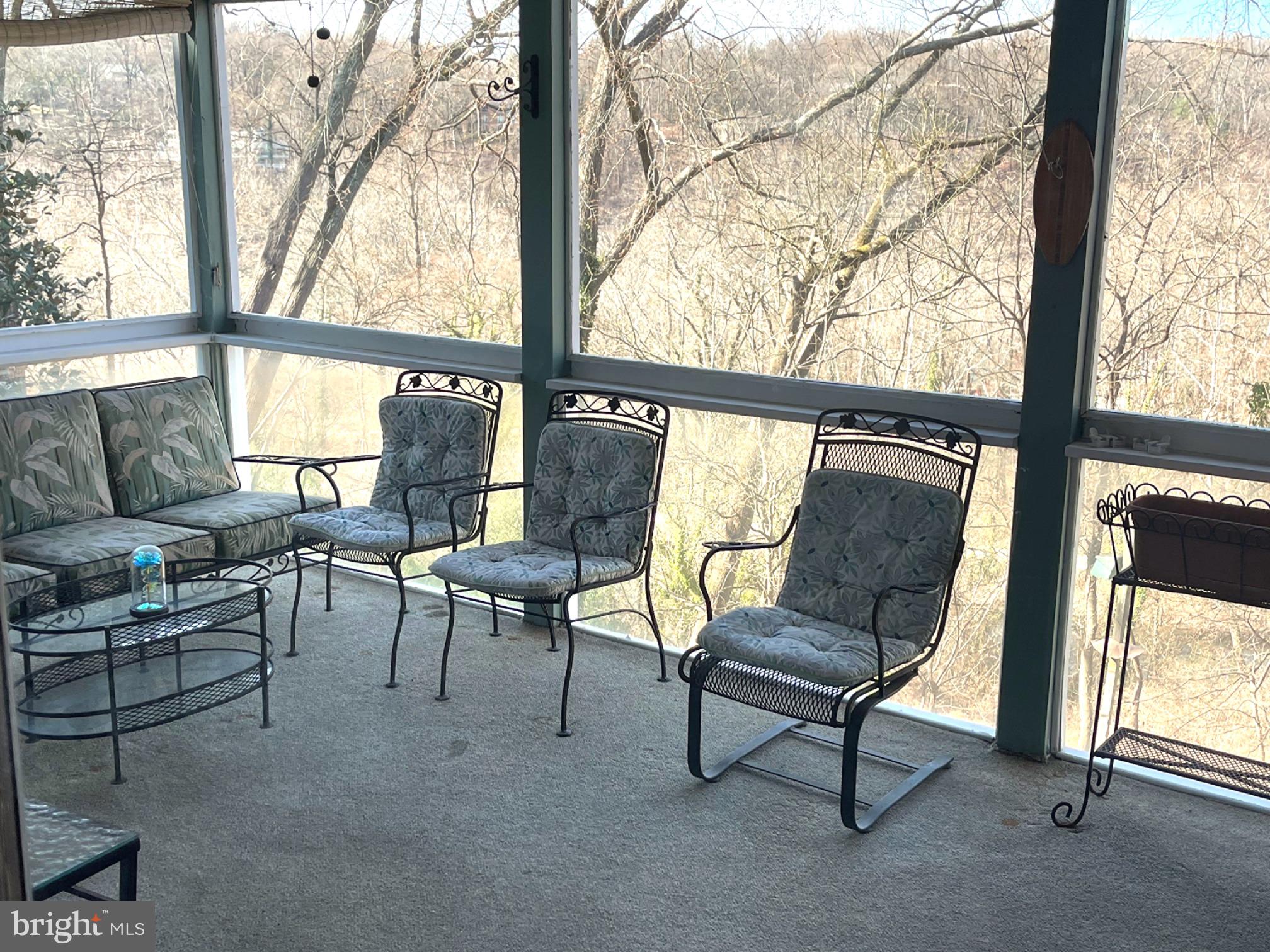 6280 Ridge Drive Bethesda, MD 20816 - Photo 22 of 27 a living room with furniture and a window