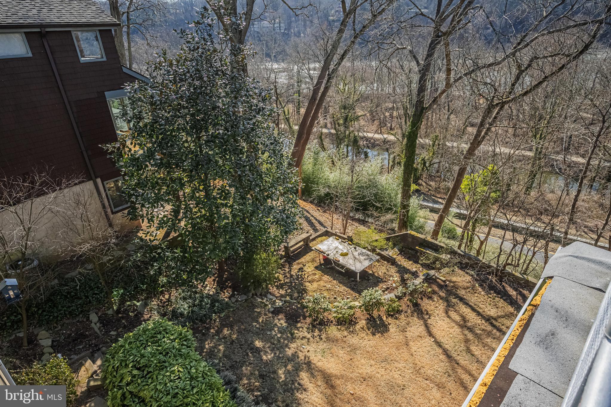 6280 Ridge Drive Bethesda, MD 20816 - Photo 3 of 27 a backyard of a house with lots of green space