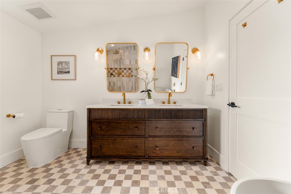 236 Wake Forest Road Costa Mesa, CA 92626 - Photo 34 of 73