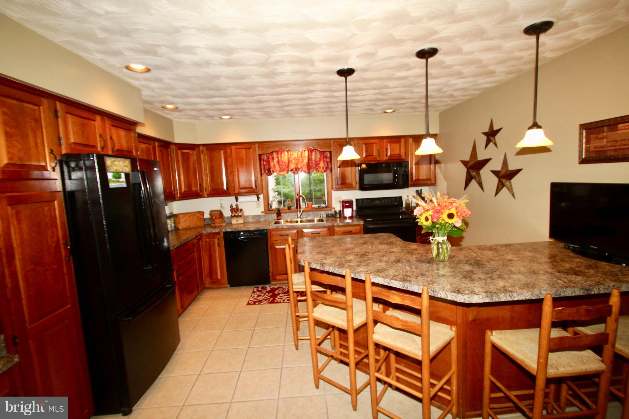 547 Hess Road Elizabethtown, PA 17022 - Photo 13 of 42 KITCHEN