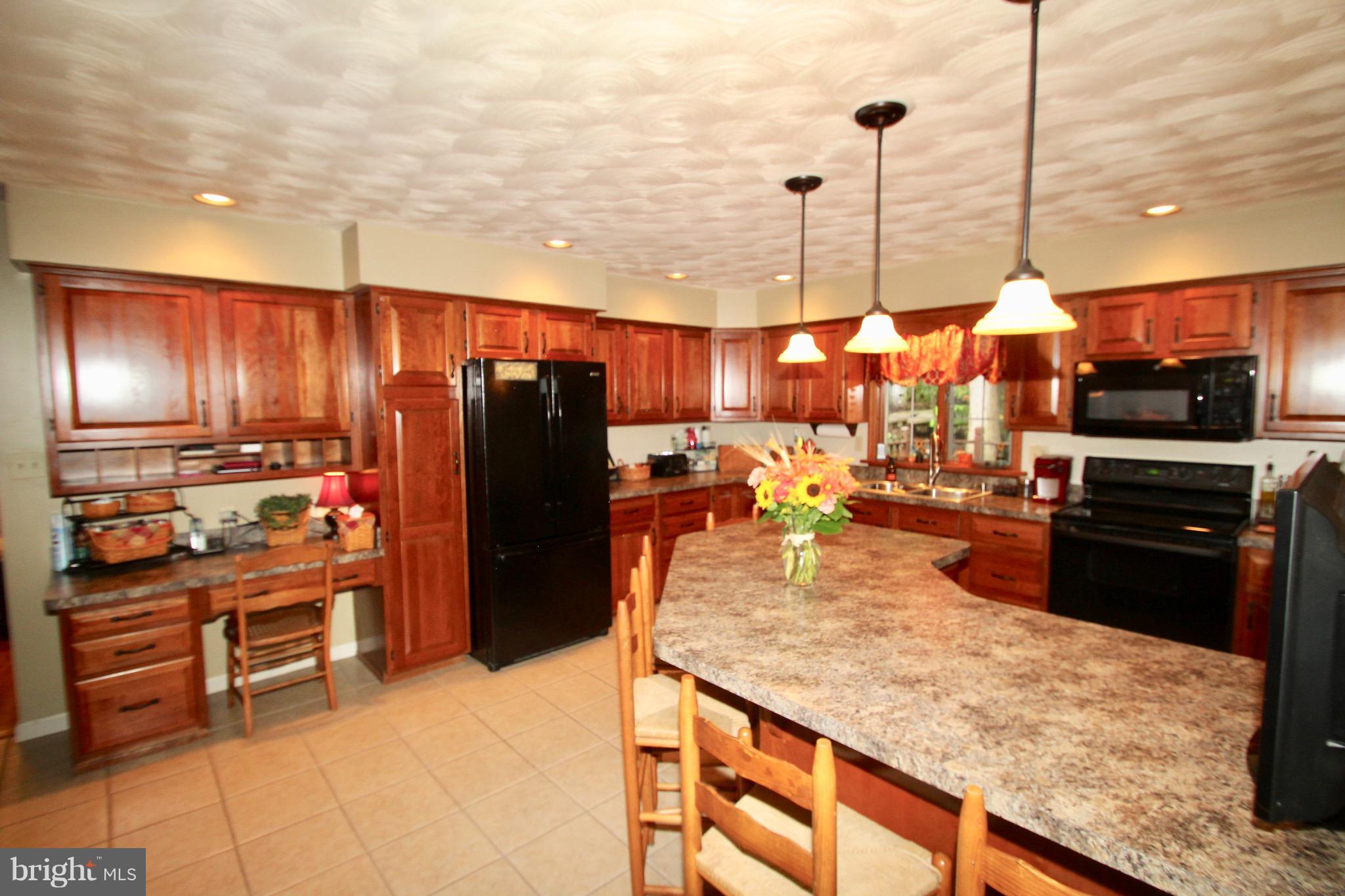 547 Hess Road Elizabethtown, PA 17022 - Photo 15 of 42 KITCHEN