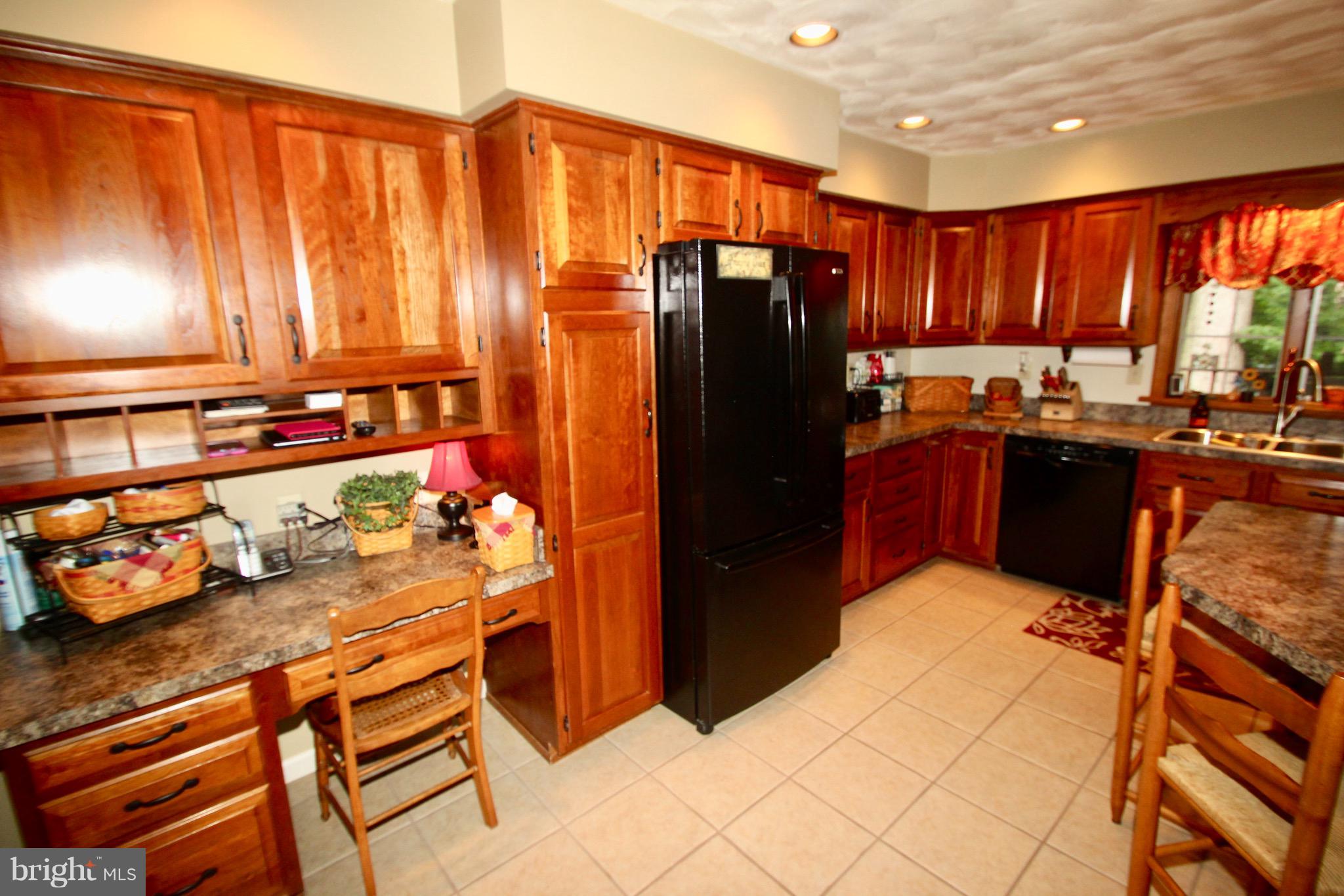 547 Hess Road Elizabethtown, PA 17022 - Photo 16 of 42 KITCHEN