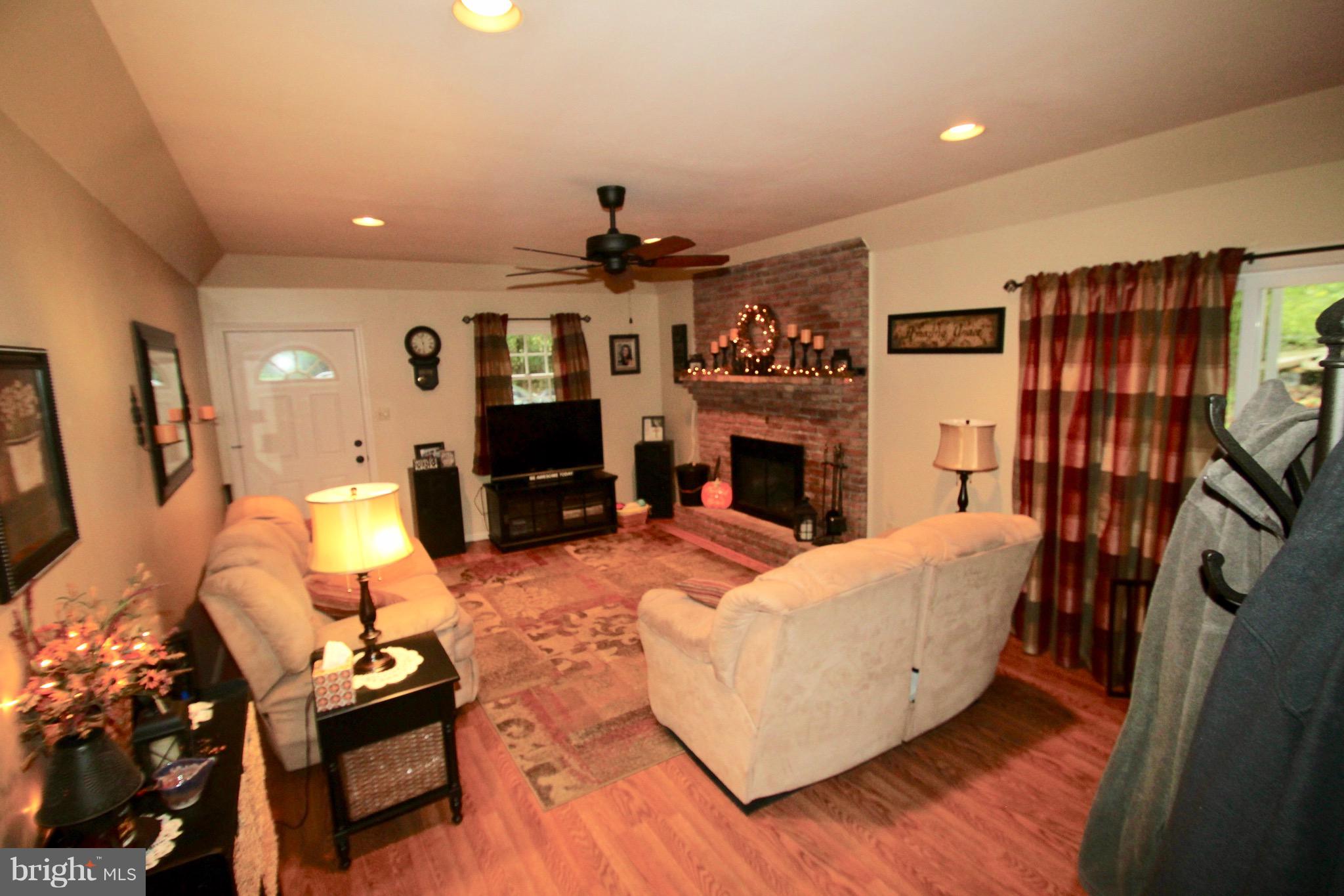 547 Hess Road Elizabethtown, PA 17022 - Photo 20 of 42 1ST FLOOR FAMILY ROOM