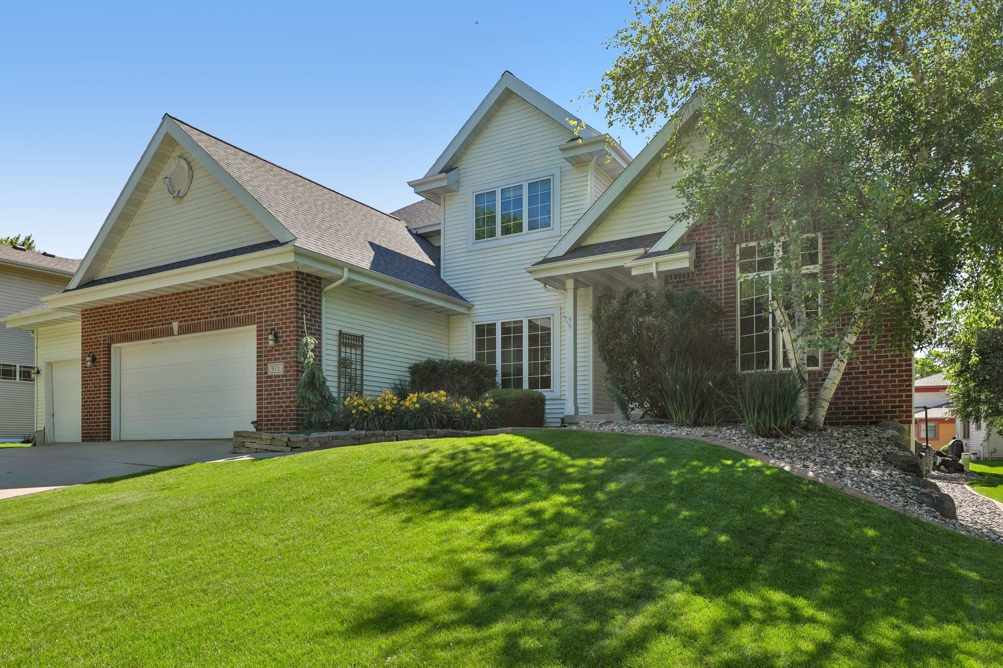 913 Countryside Crossing Waunakee, WI 53597 - Photo 2 of 67