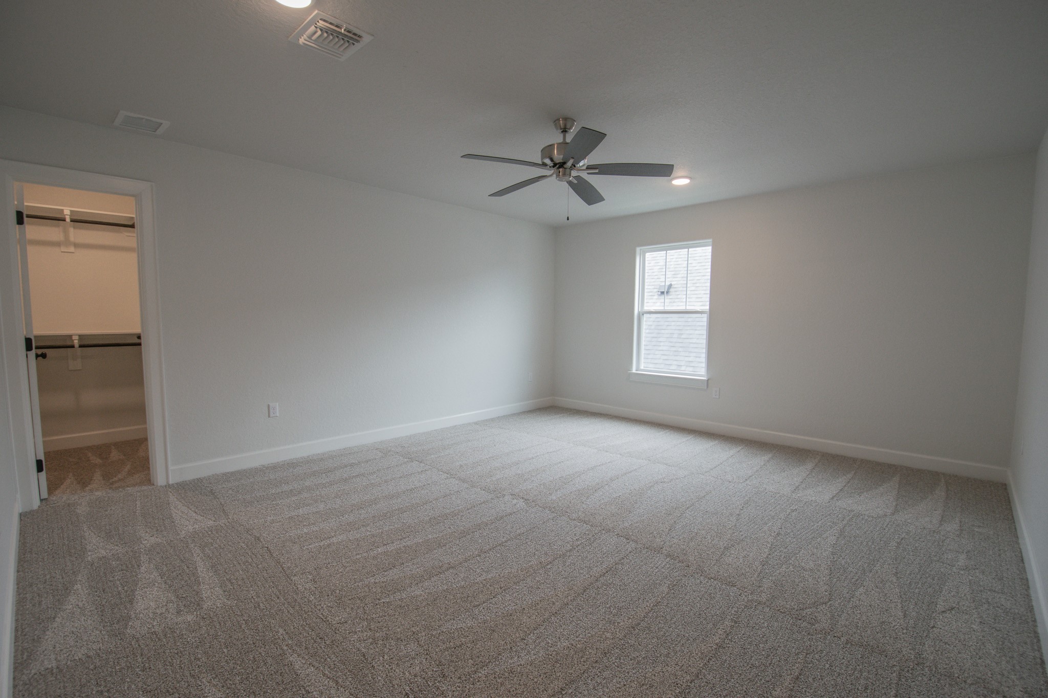 16 Greystone Court Angleton, TX 77515 - Photo 34 of 43 Upstairs Bedroom #2