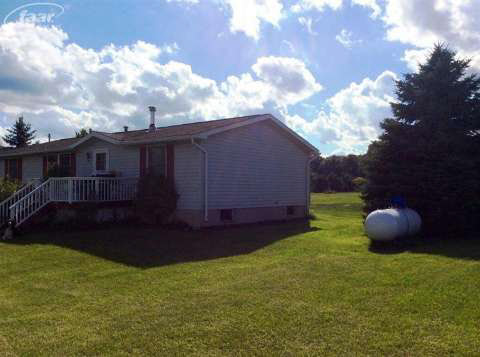 14430 Seymour Road Linden, MI 48451 - Photo 4 of 11 20420103-3.JPG
