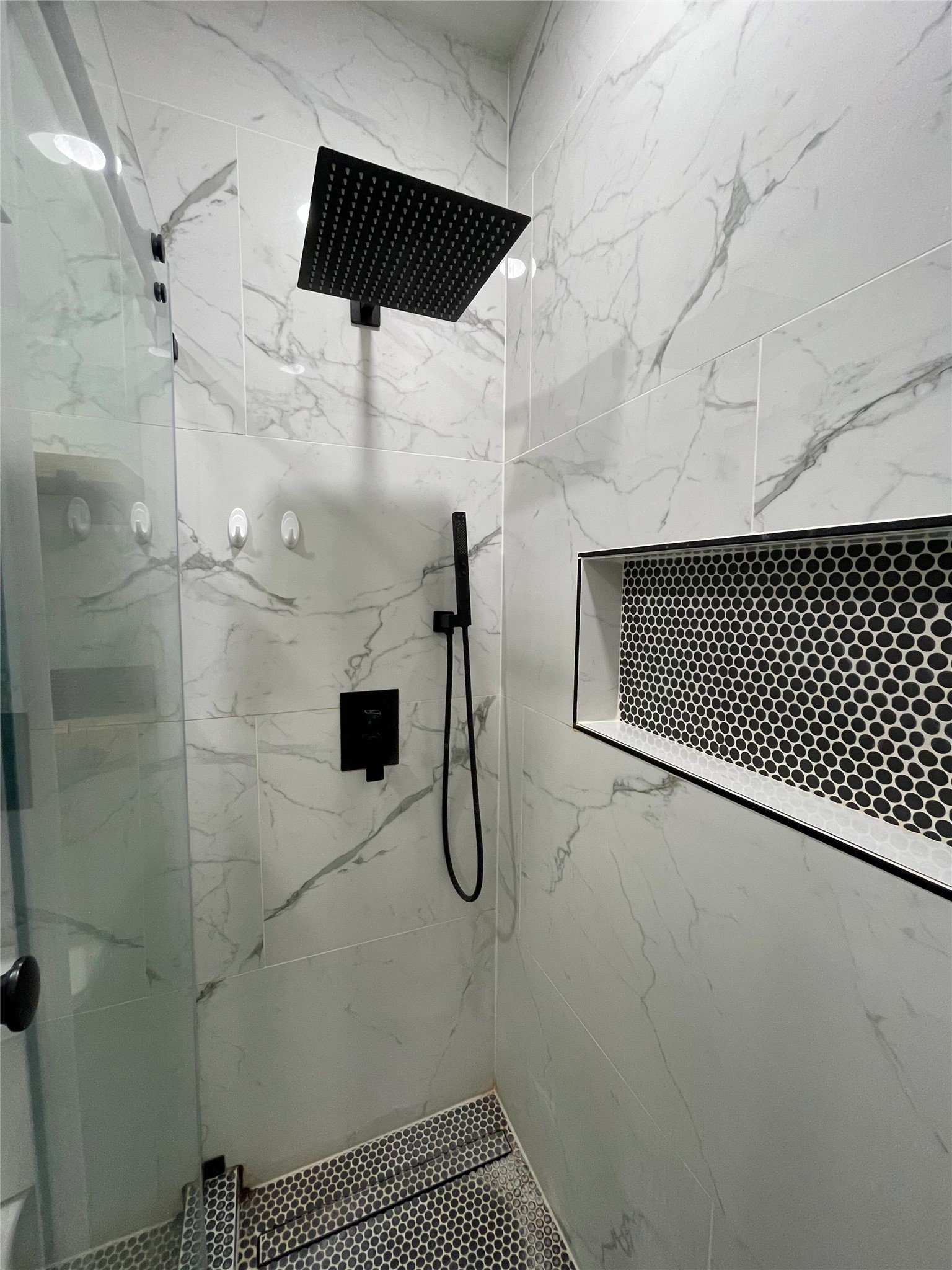 11606 Murchison Street Manor, TX 78653 - Photo 19 of 35 Closer look of finished shower