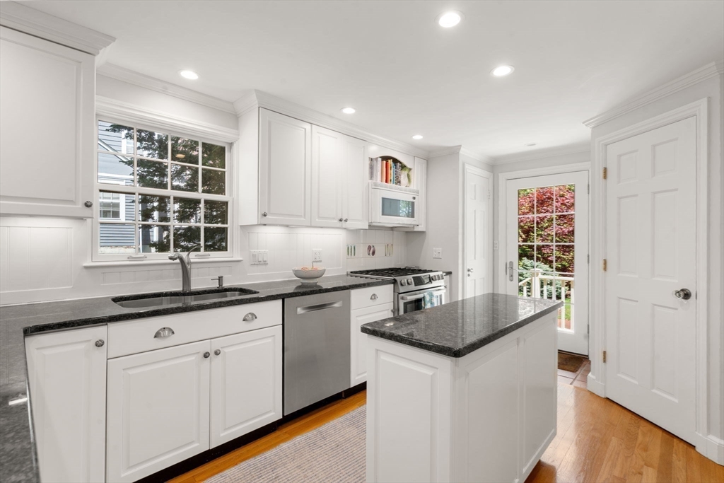 14 Standish Road Wellesley, MA 02481 - Photo 16 of 36 Gallery Image 16