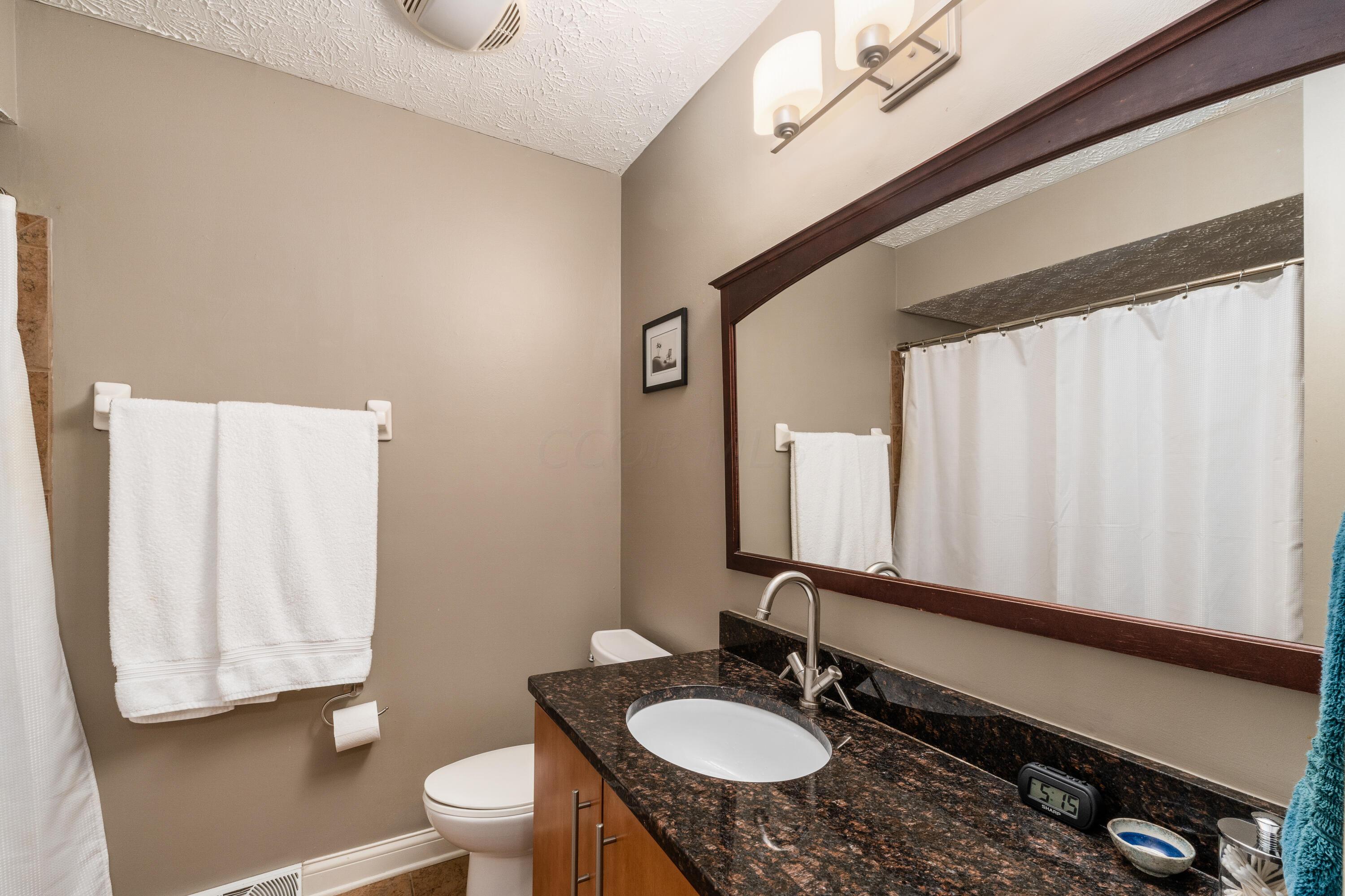 823 McClain Road Columbus, OH 43212 - Photo 25 of 32 Full Bath