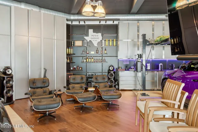 a view of a back yard