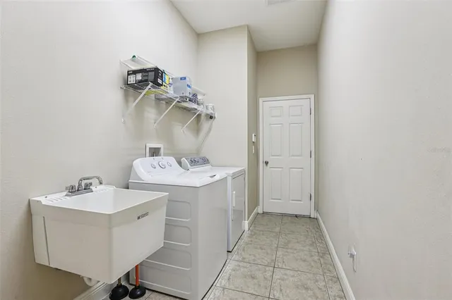 $320,000 | 221 Sunset Crest Court, Apollo Beach, FL 33572