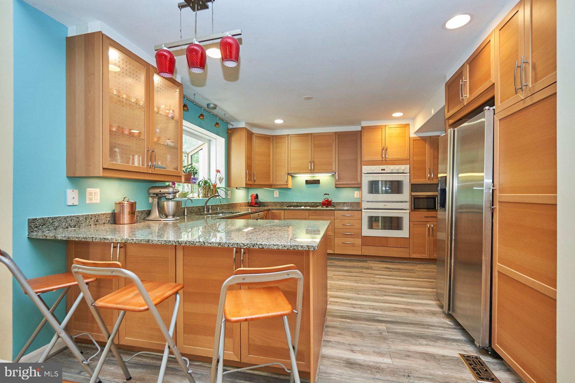 1509 Inlet Court Reston, VA 20190 - Photo 5 of 29 Kitchen with bay window