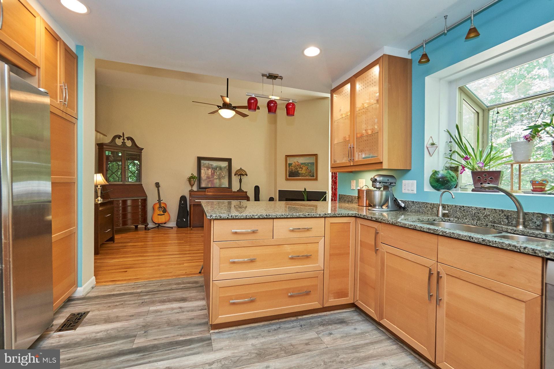 1509 Inlet Court Reston, VA 20190 - Photo 7 of 29 Kitchen and living area