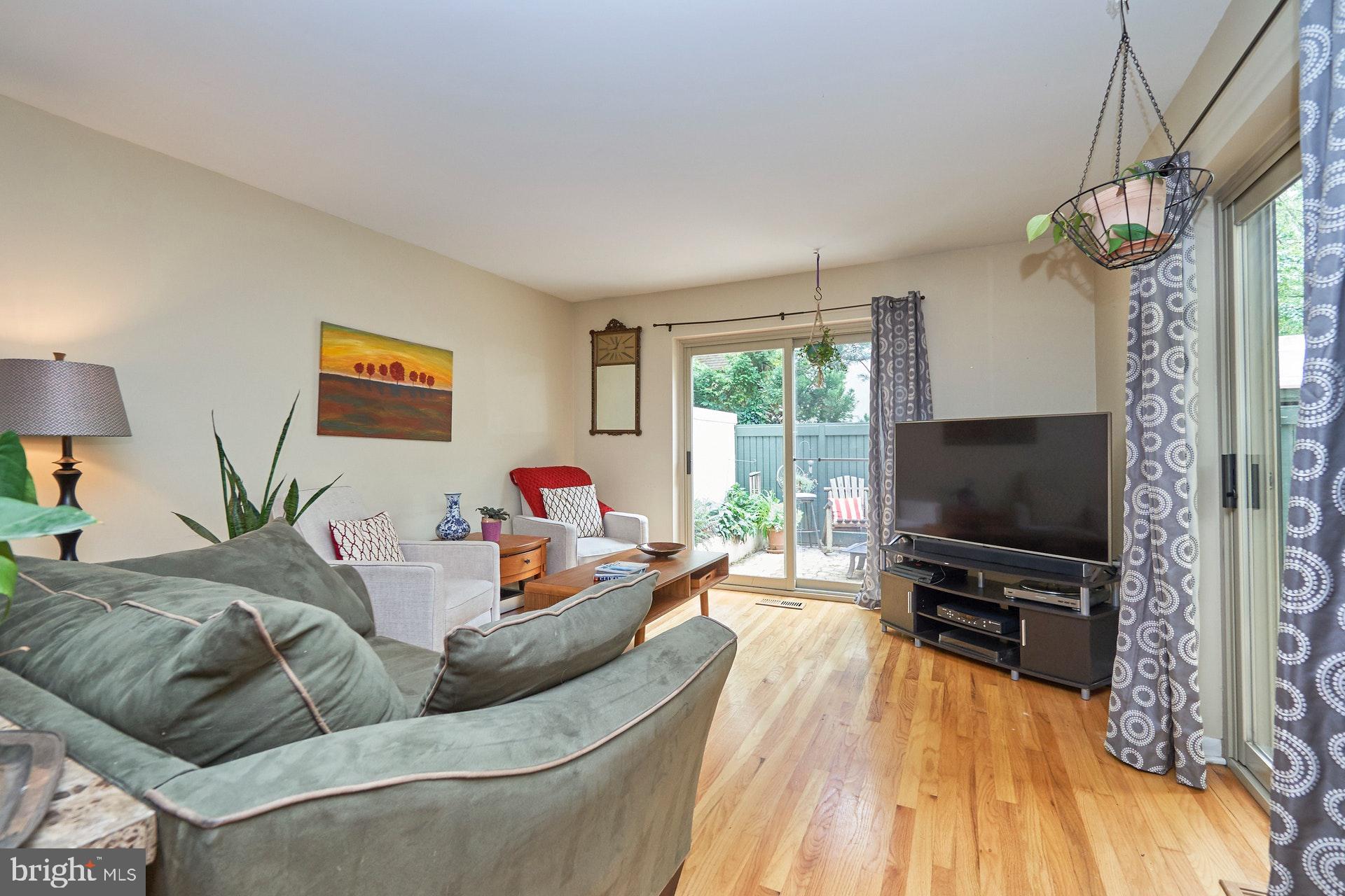 1509 Inlet Court Reston, VA 20190 - Photo 10 of 29 Family room looking out to private patio