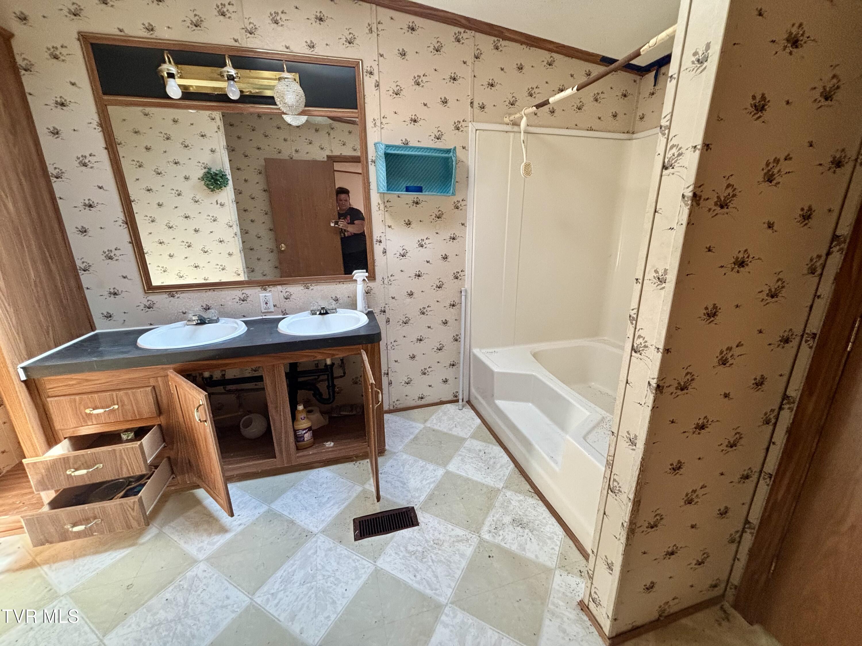 6201 Old Woodway Road Pennington Gap, VA 24277 - Photo 13 of 21 IMG_3765