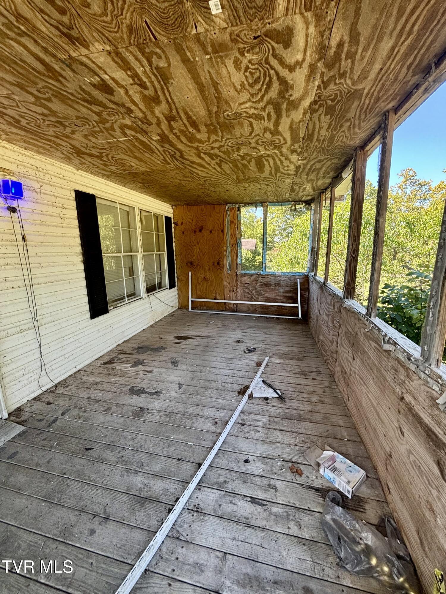 6201 Old Woodway Road Pennington Gap, VA 24277 - Photo 4 of 21 IMG_3754