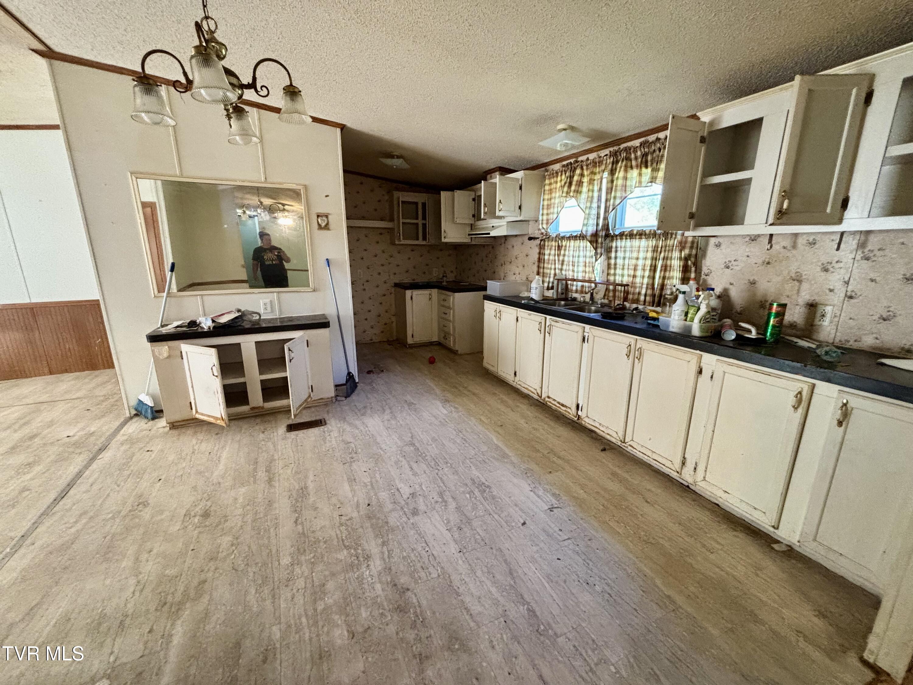 6201 Old Woodway Road Pennington Gap, VA 24277 - Photo 10 of 21 IMG_3762