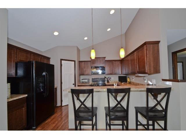 610 Hackney Avenue Shakopee, MN 55379 - Photo 2 of 18