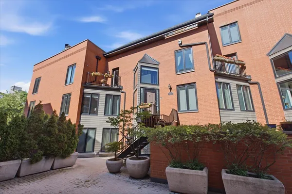 $985,000 | 1608 North St Michaels Court, Chicago, IL 60614