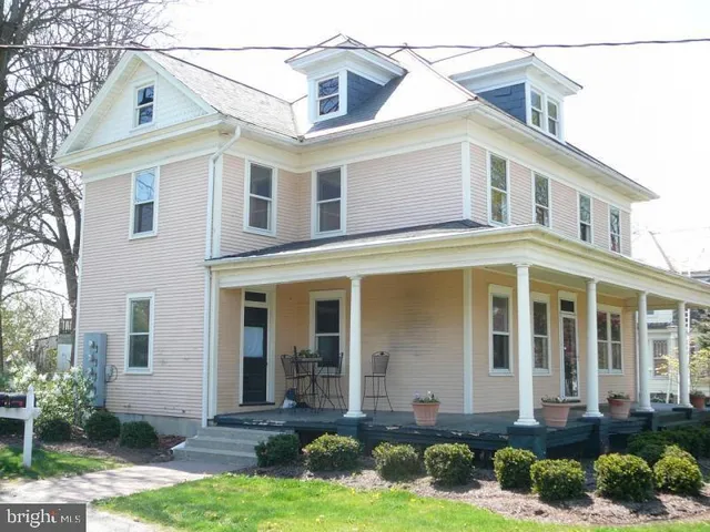 $475,000 | 172 West Main Street, Leola, PA 17540