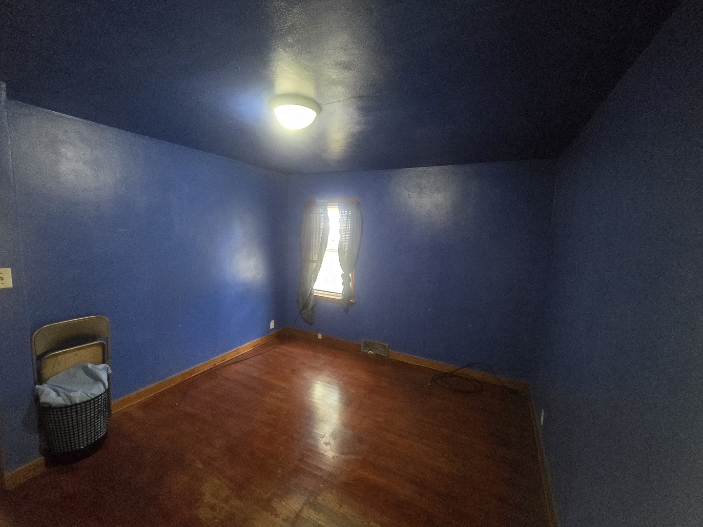 566 Hirsch Avenue Calumet City, IL 60409 - Photo 17 of 29 a view of an empty room and window