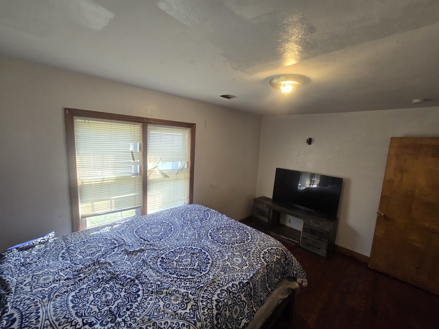 566 Hirsch Avenue Calumet City, IL 60409 - Photo 18 of 29 a bedroom with a bed and a flat screen tv