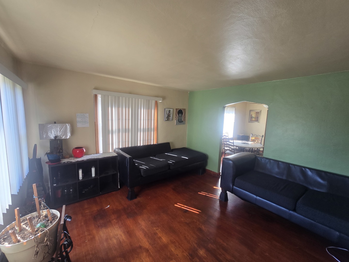 566 Hirsch Avenue Calumet City, IL 60409 - Photo 7 of 29 a living room with furniture