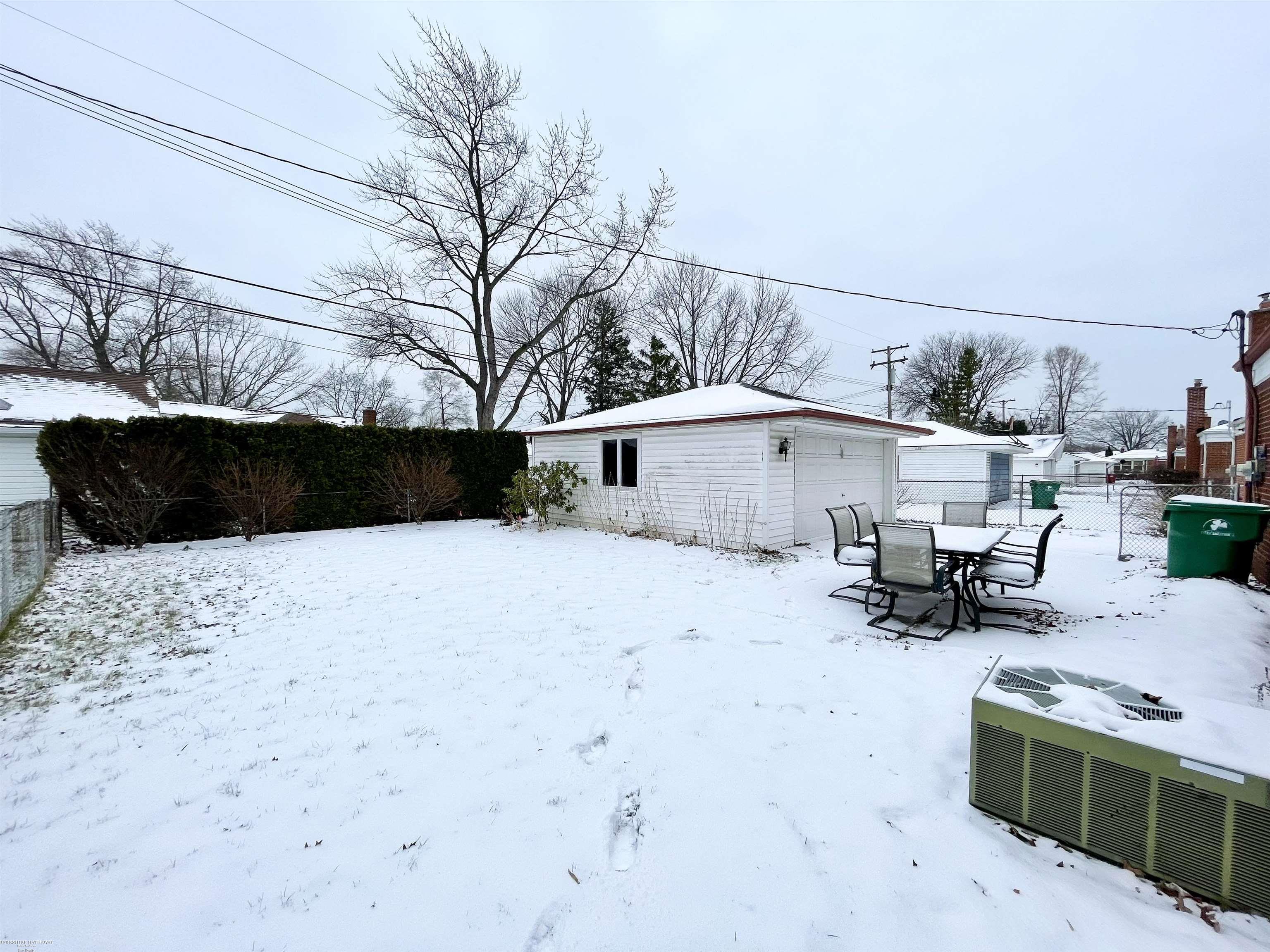 24296 Roxana Avenue Eastpointe, MI 48021 - Photo 21 of 22