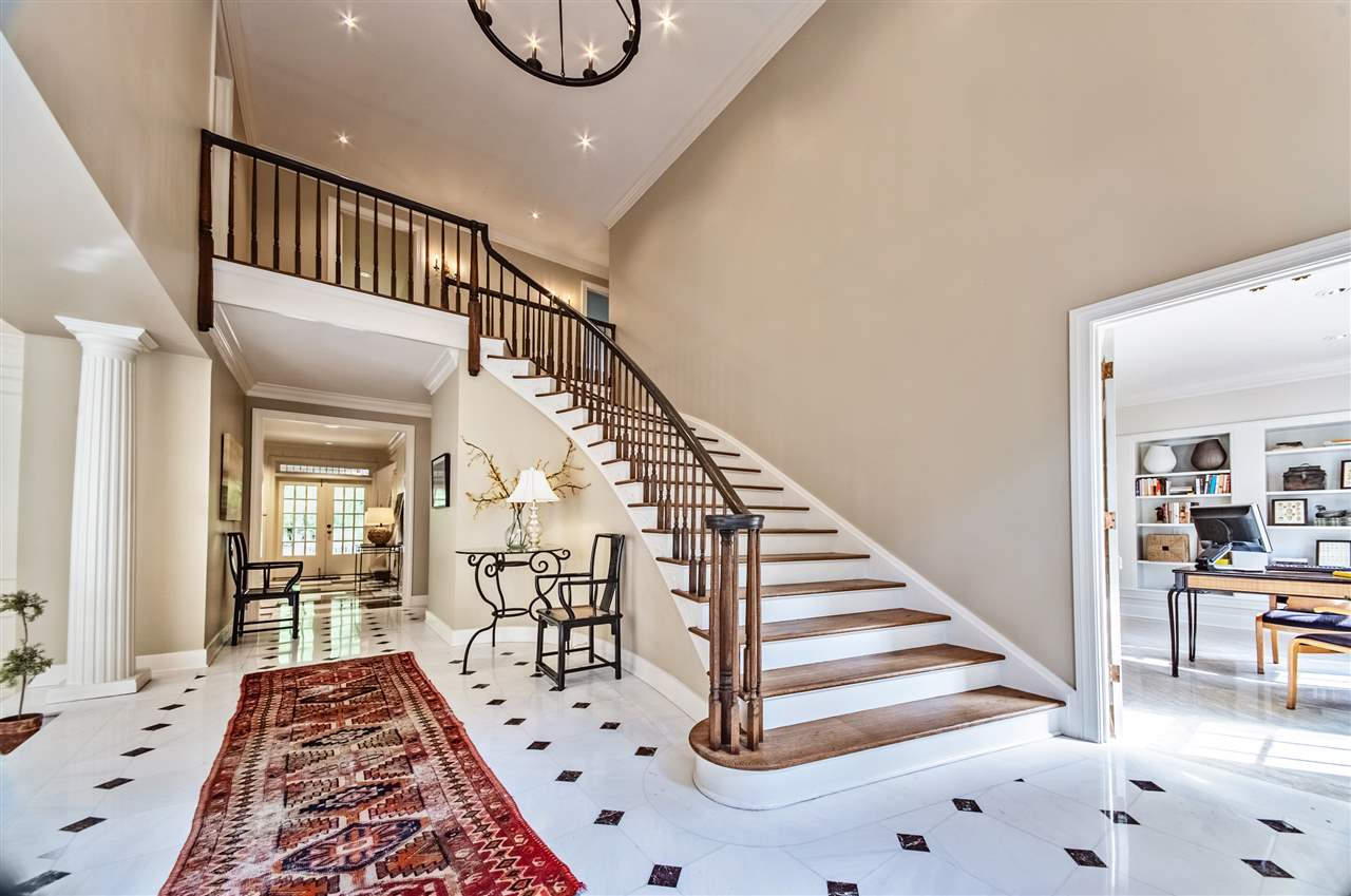 472 Sweetbrier Road Memphis, TN 38120 - Photo 3 of 24 Gallery Image 3