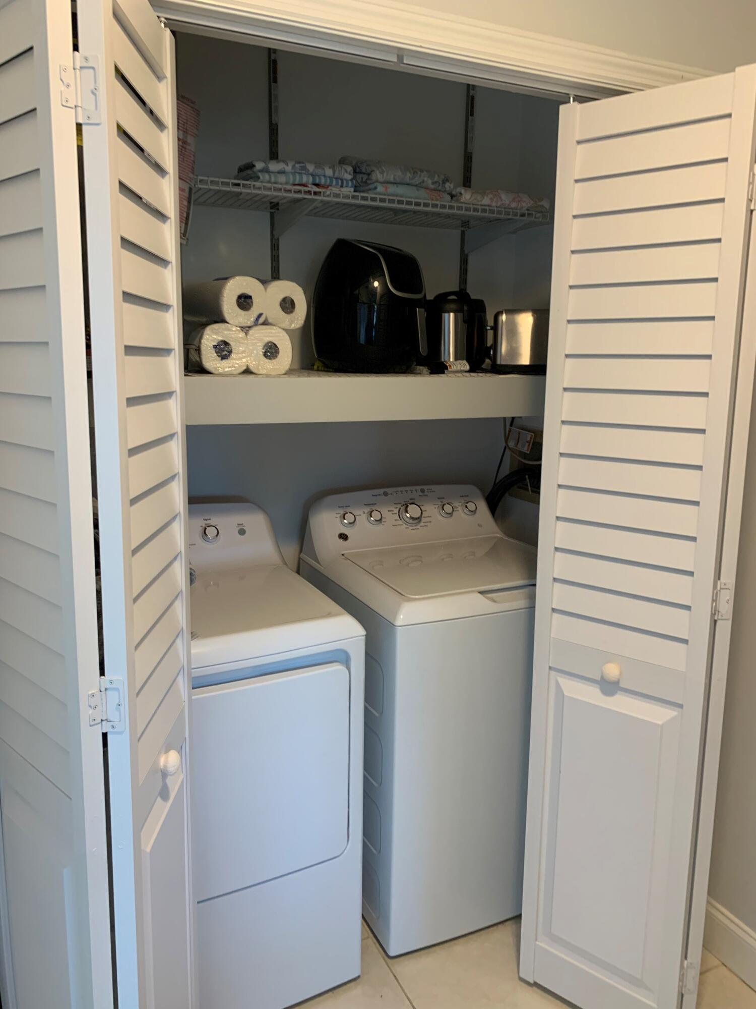 112 Captains Court Tavernier, FL 33070 - Photo 19 of 41 a utility room with dryer and washer
